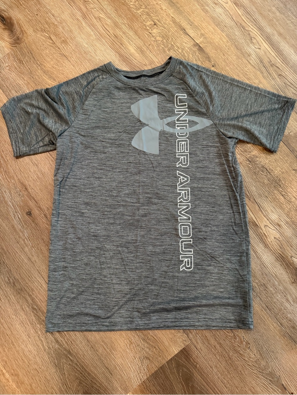 Under Armour Gray Boys' Short-Sleeve Athletic Tee with Vertical Logo YXL, NWOT